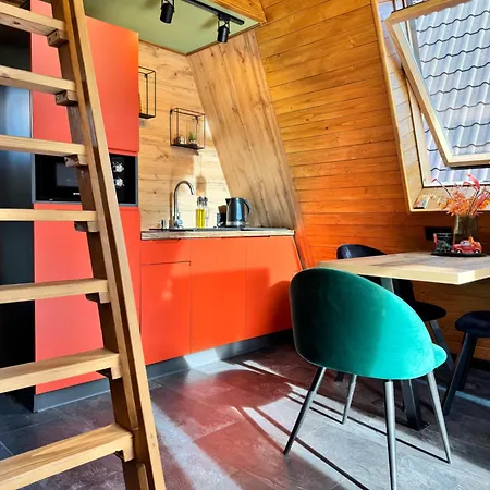 A-frame-hub з форелевою риболовлею *