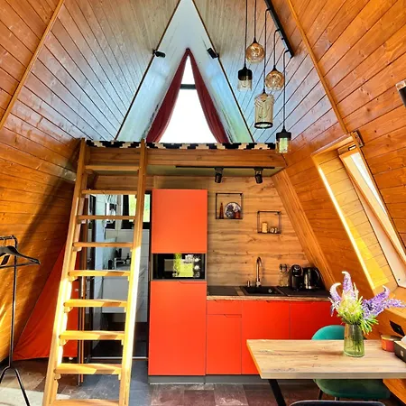 A-frame-hub з форелевою риболовлею * Slavske