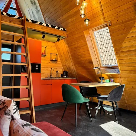 A-frame-hub з форелевою риболовлею * Slavske