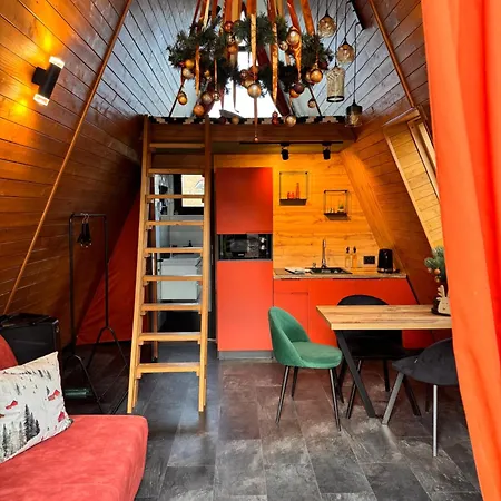 A-frame-hub з форелевою риболовлею